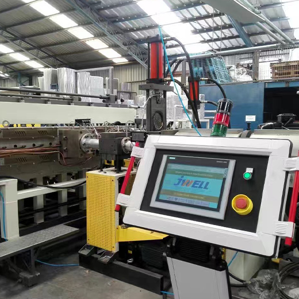 Use of PC Hollow Sheet Extrusion Line