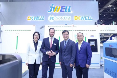 Consul General of China in Düsseldorf & Düsseldorf Exhibition GM Visit JWELL Booth