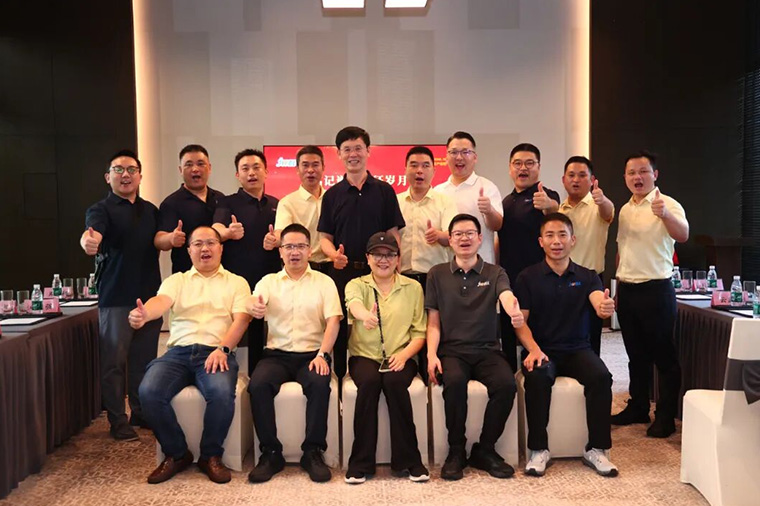 Jwell Accelerates Global Rollout: Overseas Pioneers Lead, Empowering Clients via "Service Center + Factory" Layout